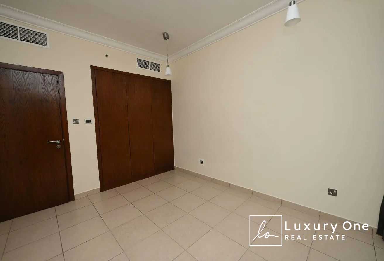 8 Boulevard Walk — image 2